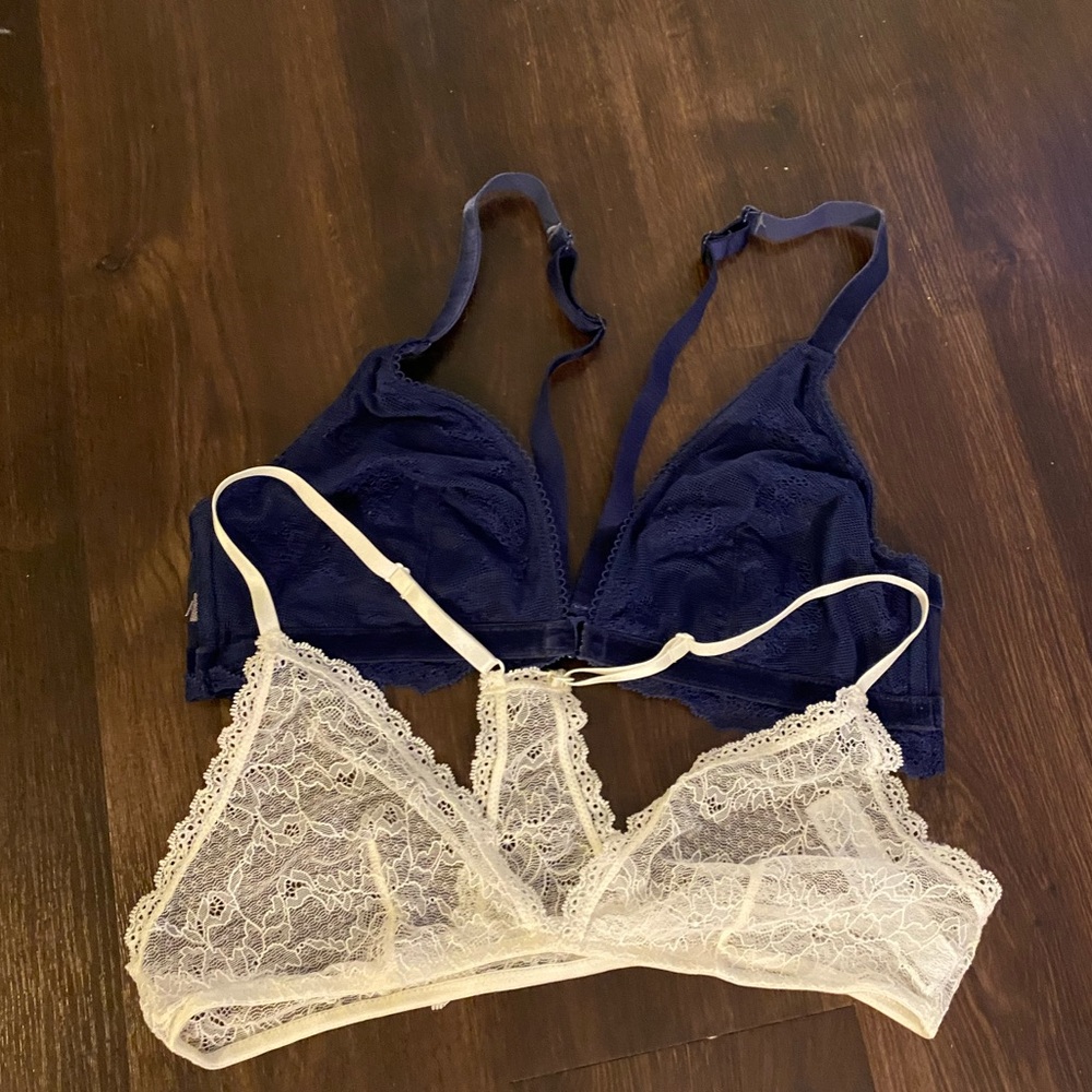 .👸🏻 3 for 15👸🏻. Bralettes